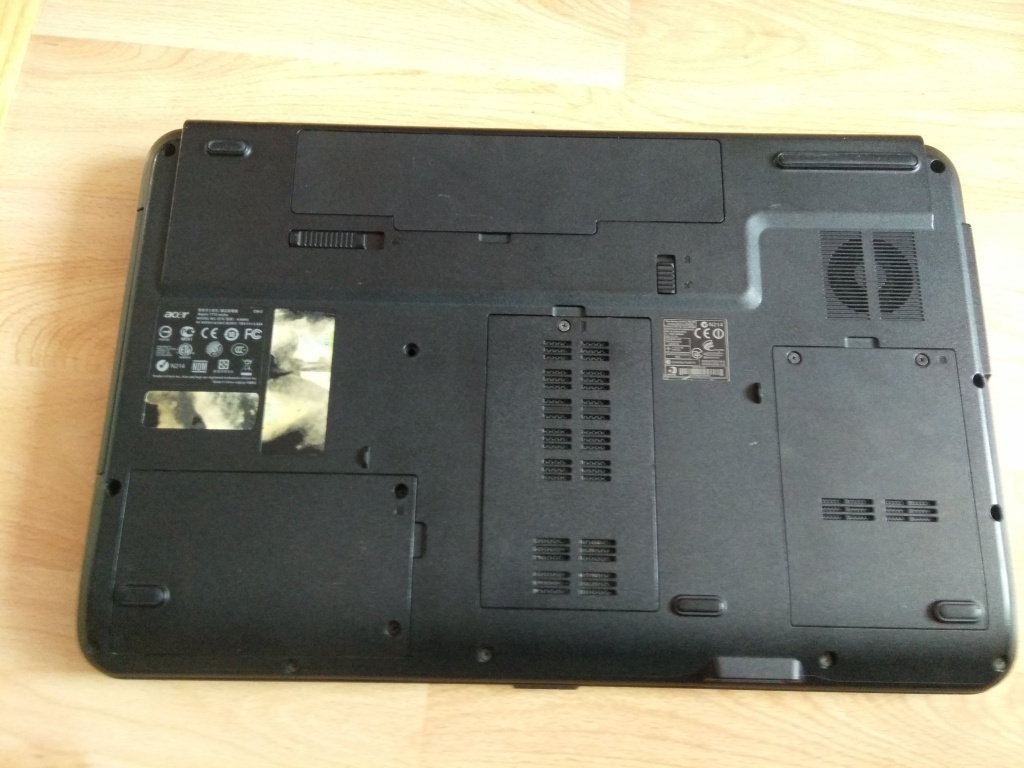 predám na opravu , diely notebook Acer aspire 7715 - 4