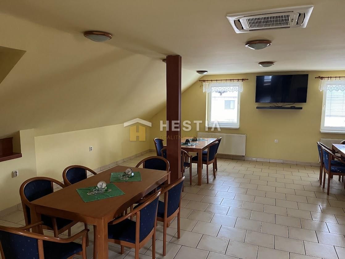 NA PREDAJ zabehnutá cukráreň/kaviareň s bytom, Čáry - 4