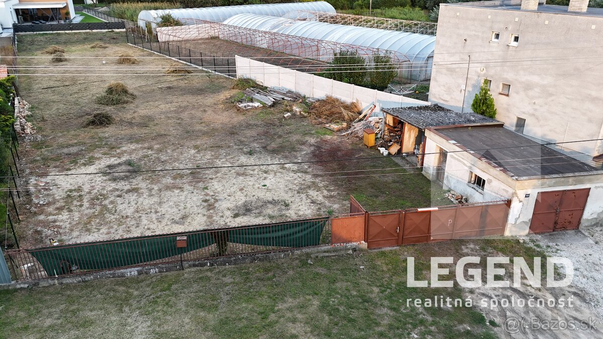 Stavebný pozemok Nesvady, 1.234 m2, tichá ulička, garáž - 4