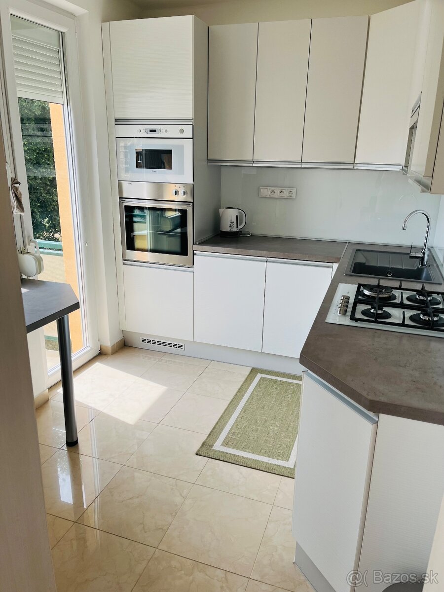 Prenájom 3-izbového bytu CENTRUM - 4