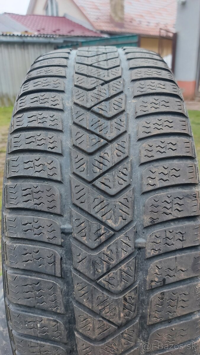 215/60 R16 Pirelli Sottzero 3 - 4