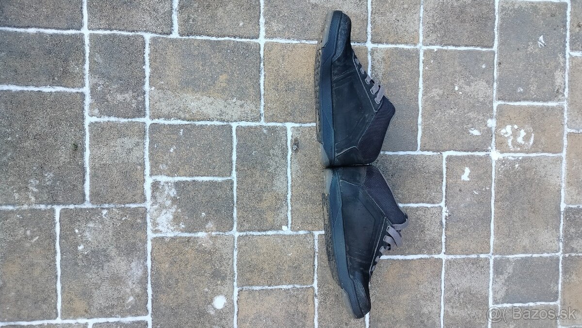 O'Neil pinned tretry na flaty - 4