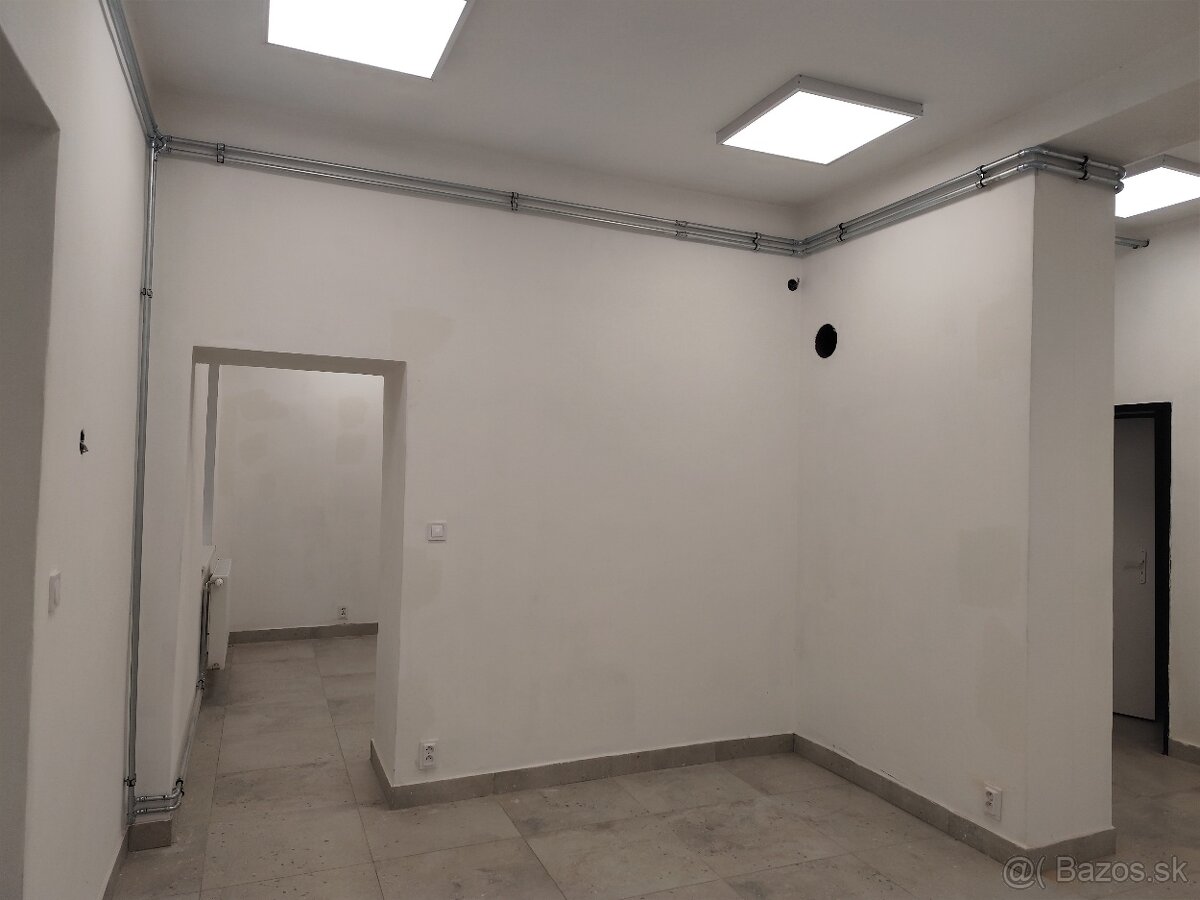 Predám obchodný priestor priamo v centre Lipan - 4