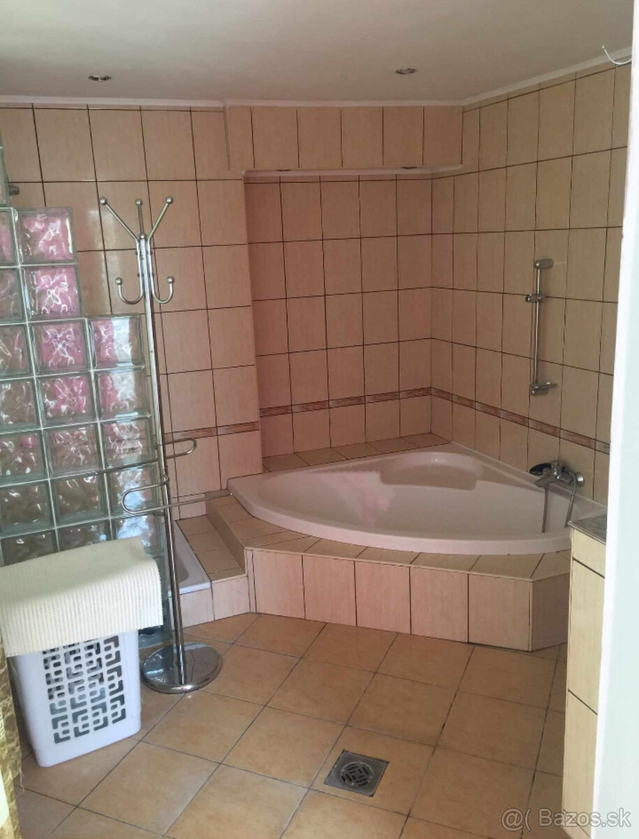 Výrazná zľava Atraktívny rodinný dom s 5 bytovými jednot - 4