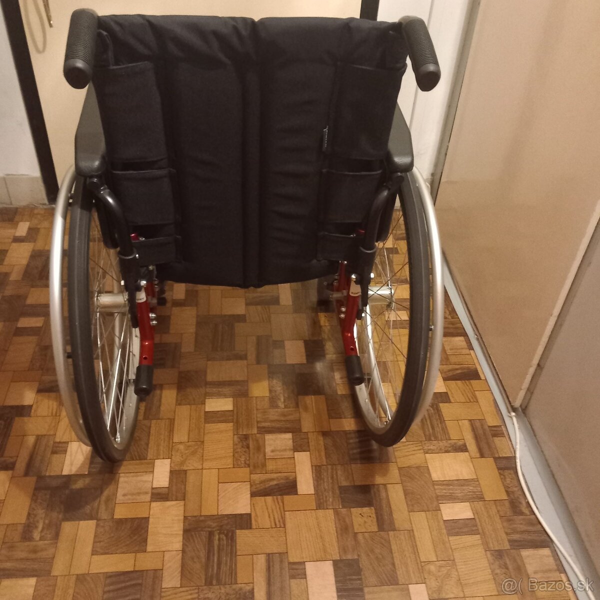 Predám nový skladaci invalidny vozik. Plné kolesá. - 4