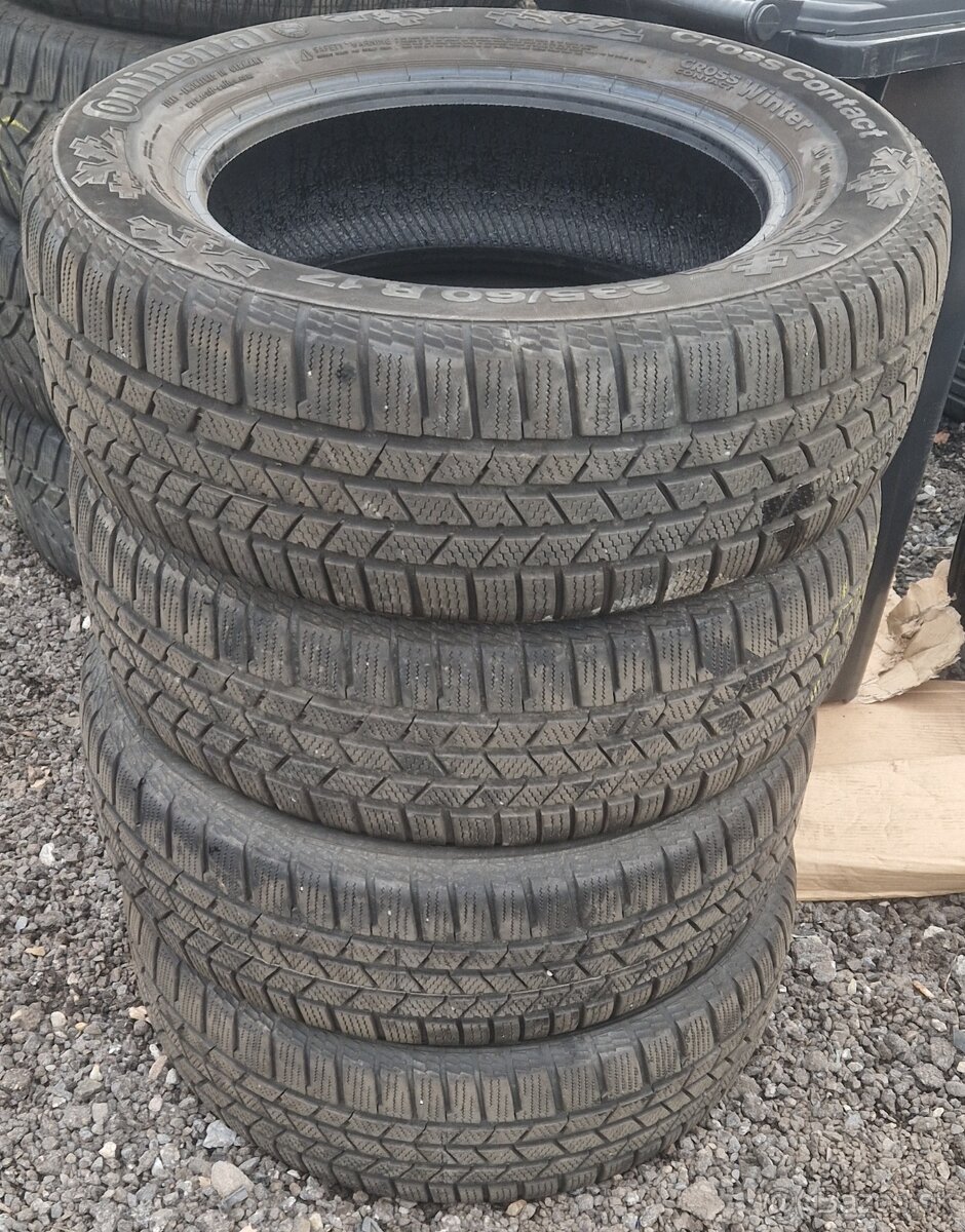 235/60R17 - 4