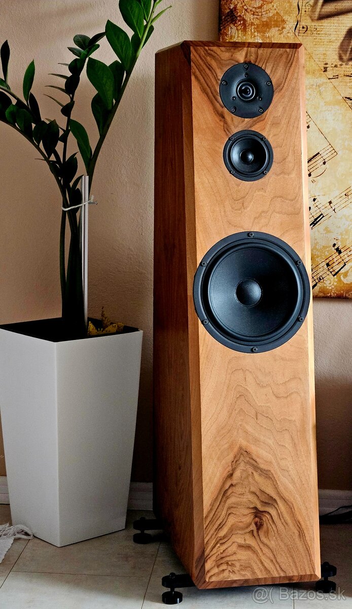 Scan-speak Discovery Troels stĺpove - 4