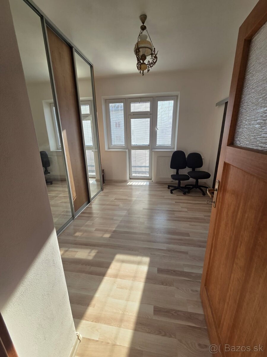 PREDAJ-3izbový byt v centre mesta-MICHALOVCE - 4