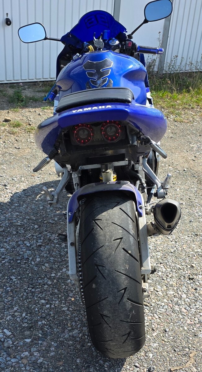 Yamaha r1 - 4