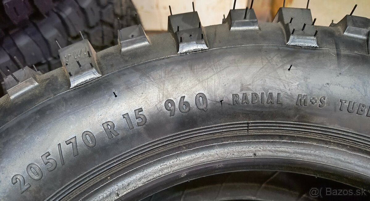215/65 R16 , 225/70 R15 KM2 - 4