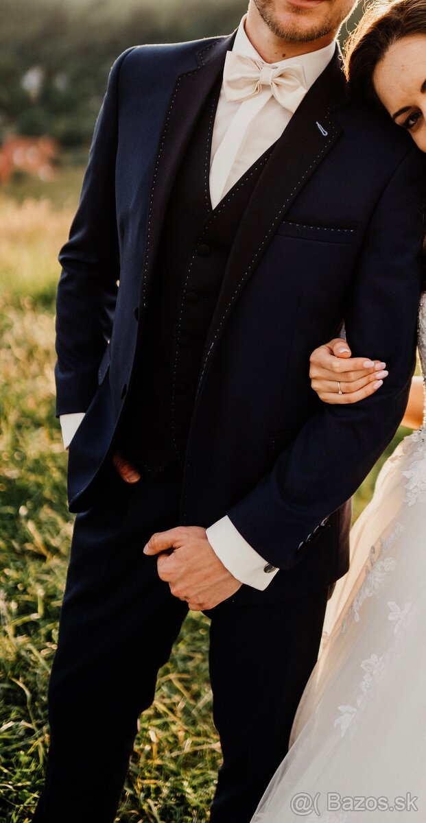 Tmavomodrý svadobný oblek + vesta Pavanna (ako nový) - 4