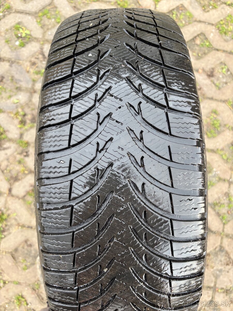 Pneu 215/65 R16 - 4