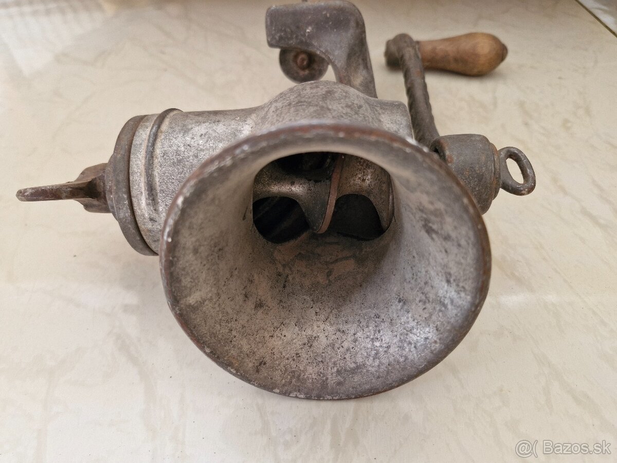 Starožitný mlynček na mäso - 4