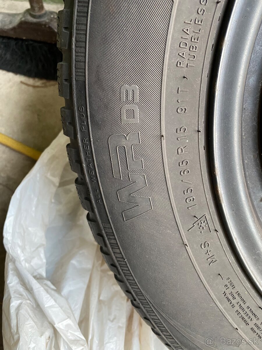 Lacno predam zimne pneu 195/65 R15 na plechovych diskoch - 4