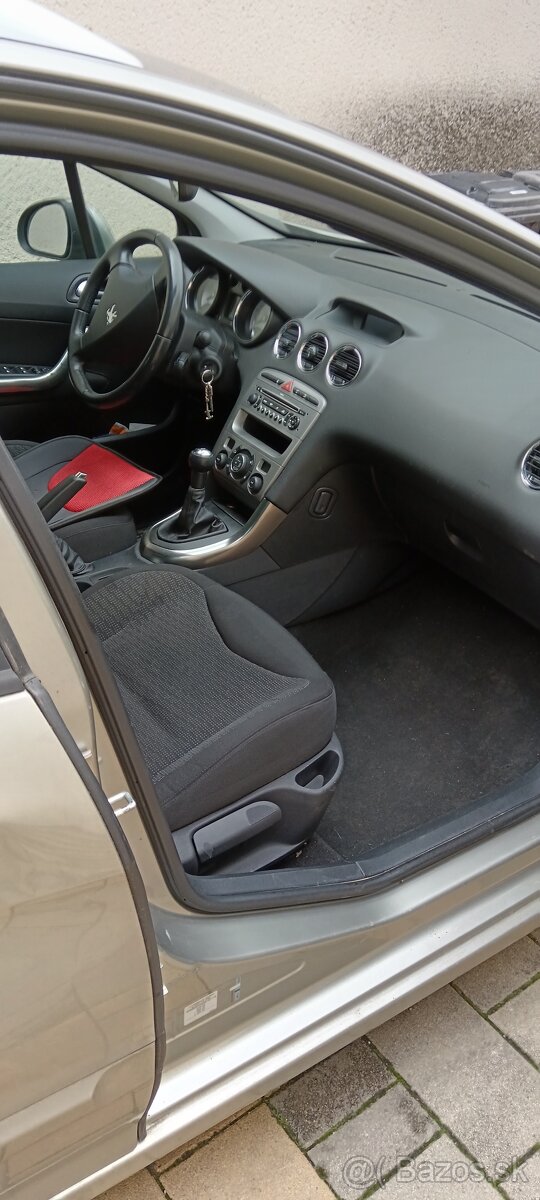 Peugeot 308 benzín - 4