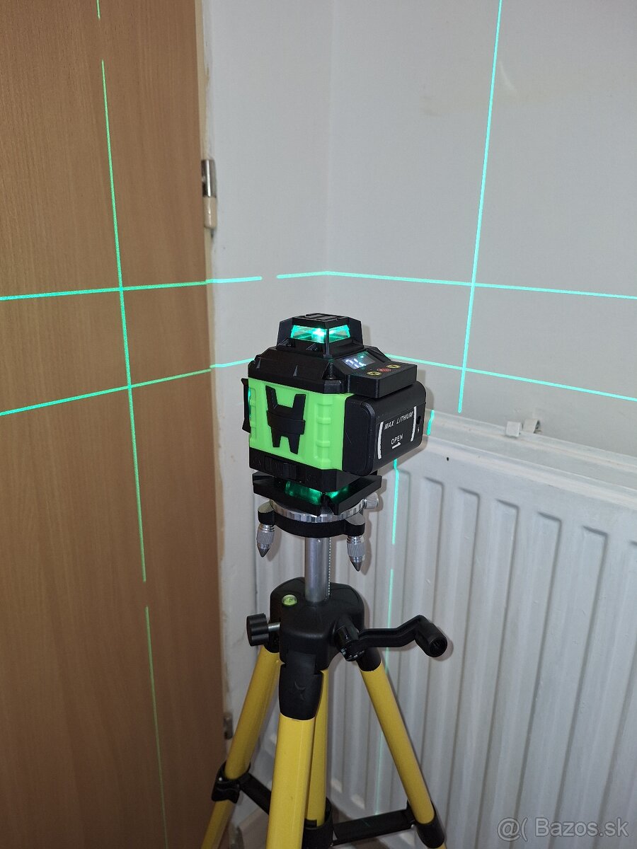 Krížový laser 4D, statív, kufrík - 4
