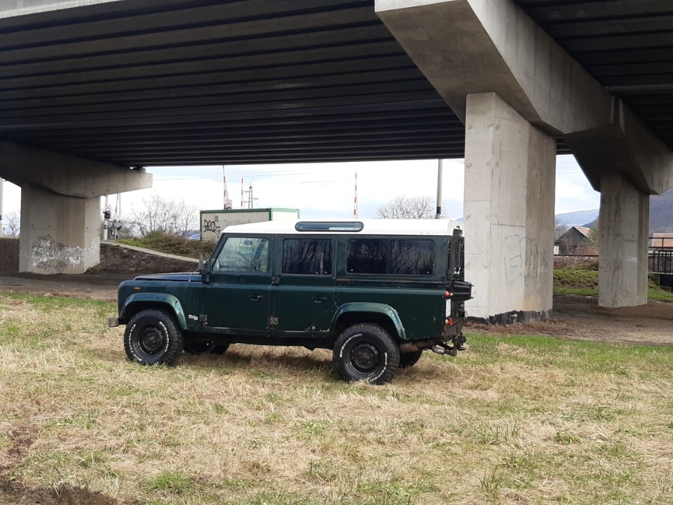 land rover defender - 4