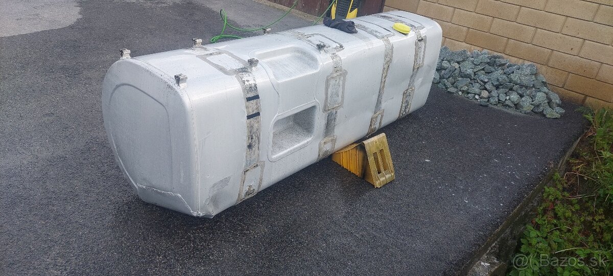 palivová nádrž Volvo - 4
