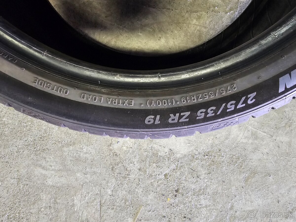 275/35R19 - 4
