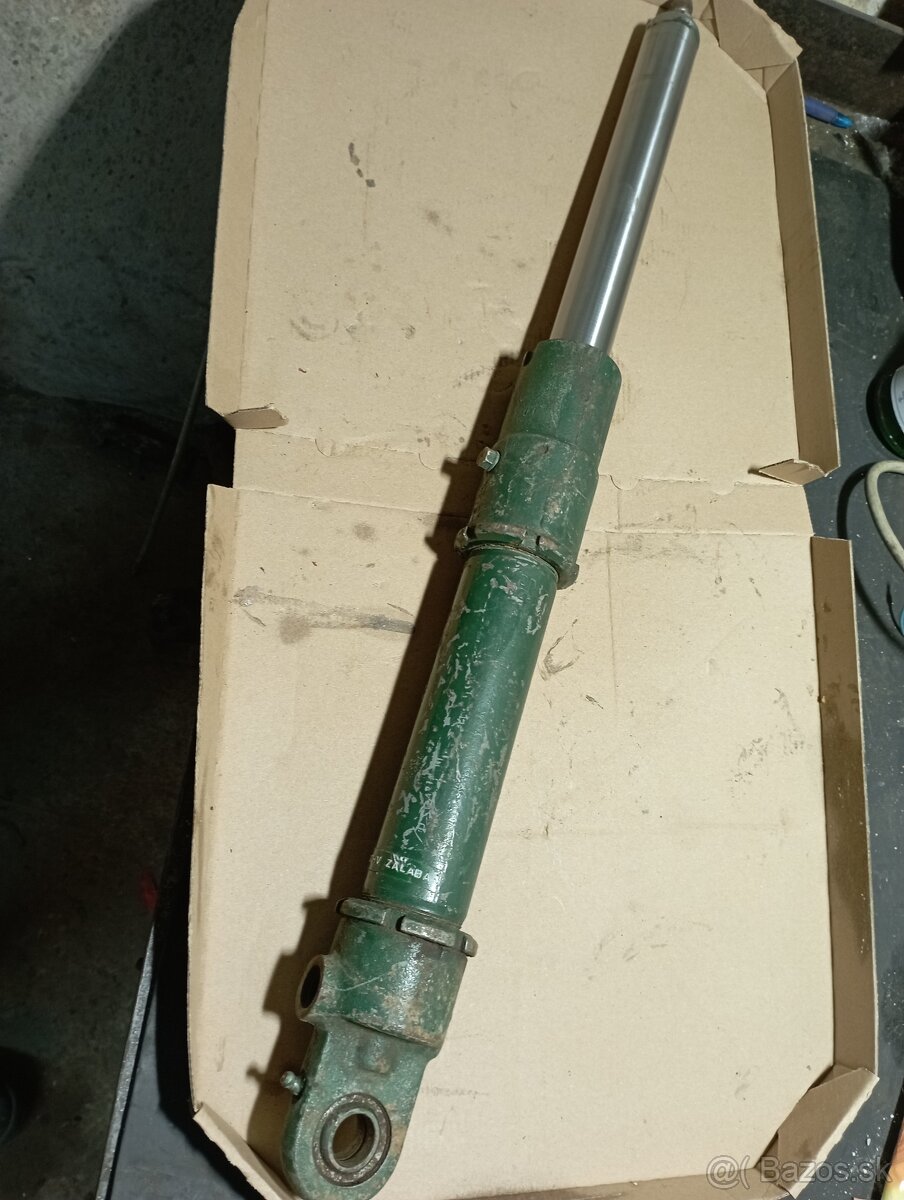 Jednocinny hydraulicky piest - 4