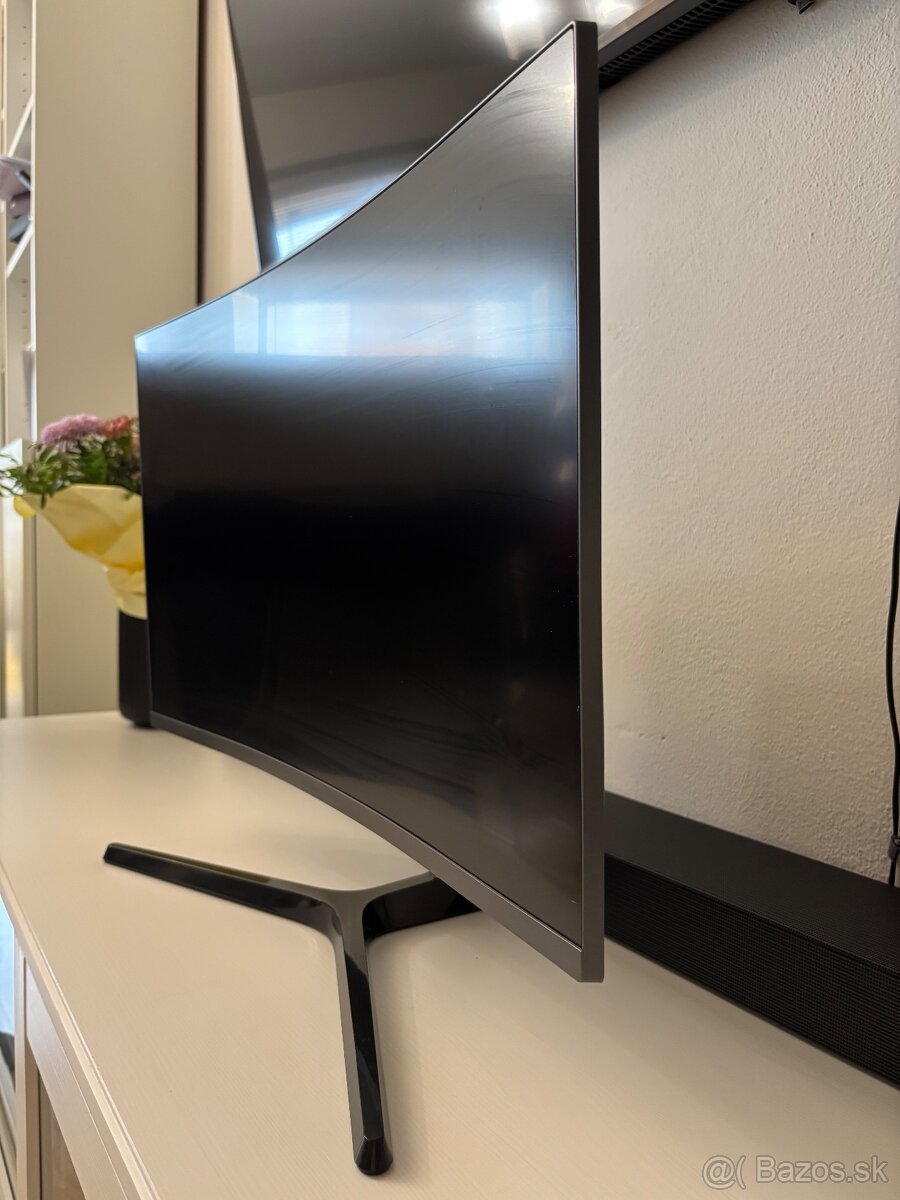 Samsung – 27" QHD, 144 Hz, zaoblený - 4