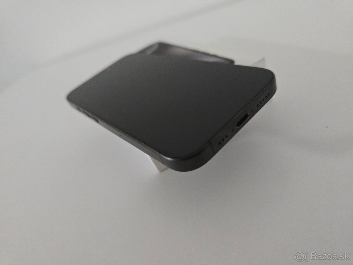 Apple iPhone 15 Pro - 4