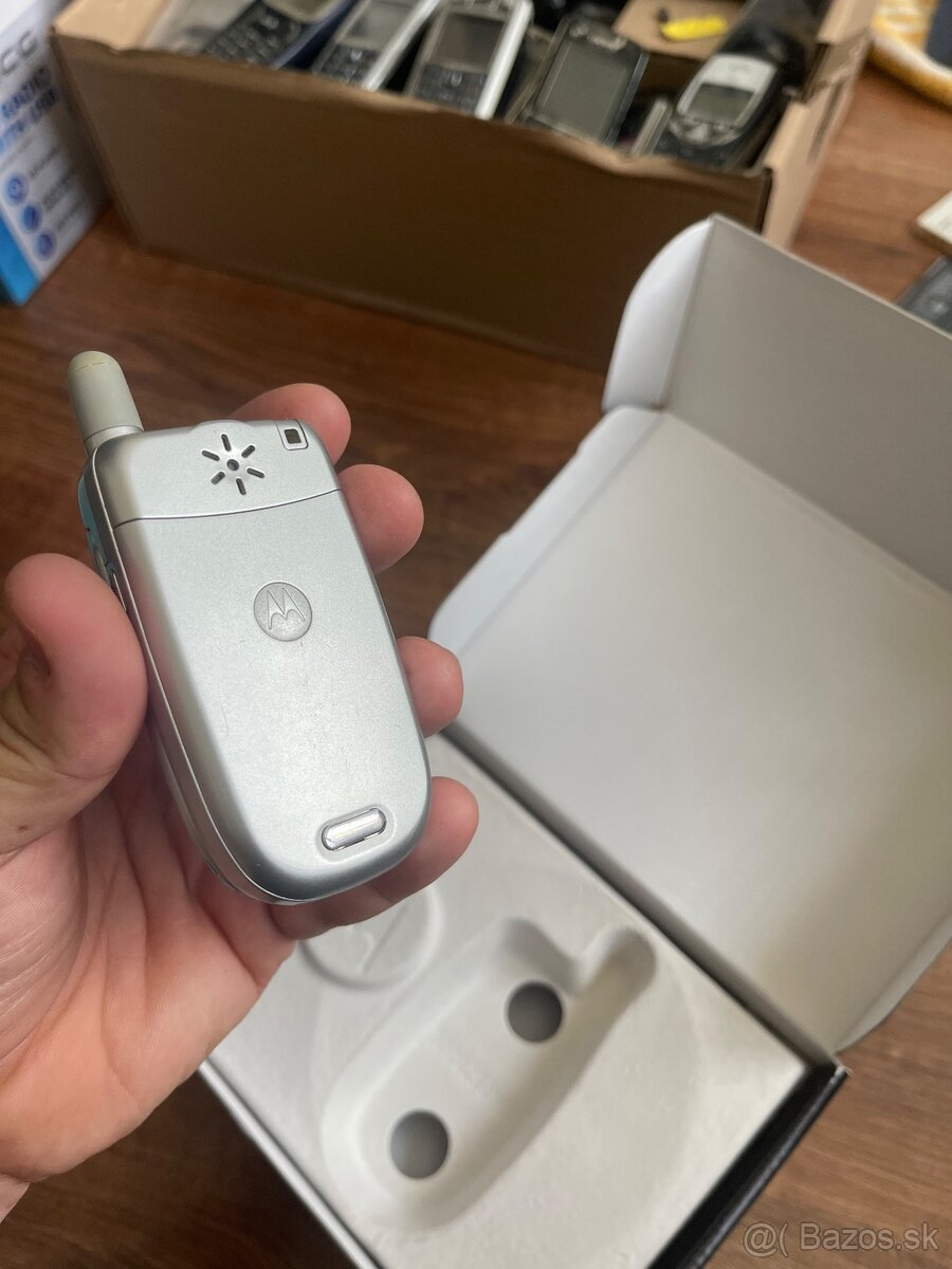 Motorola V220 v krabici - 4