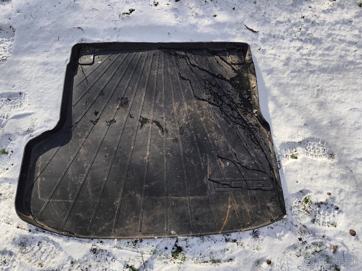 Gumené vaničky do kufra - 4