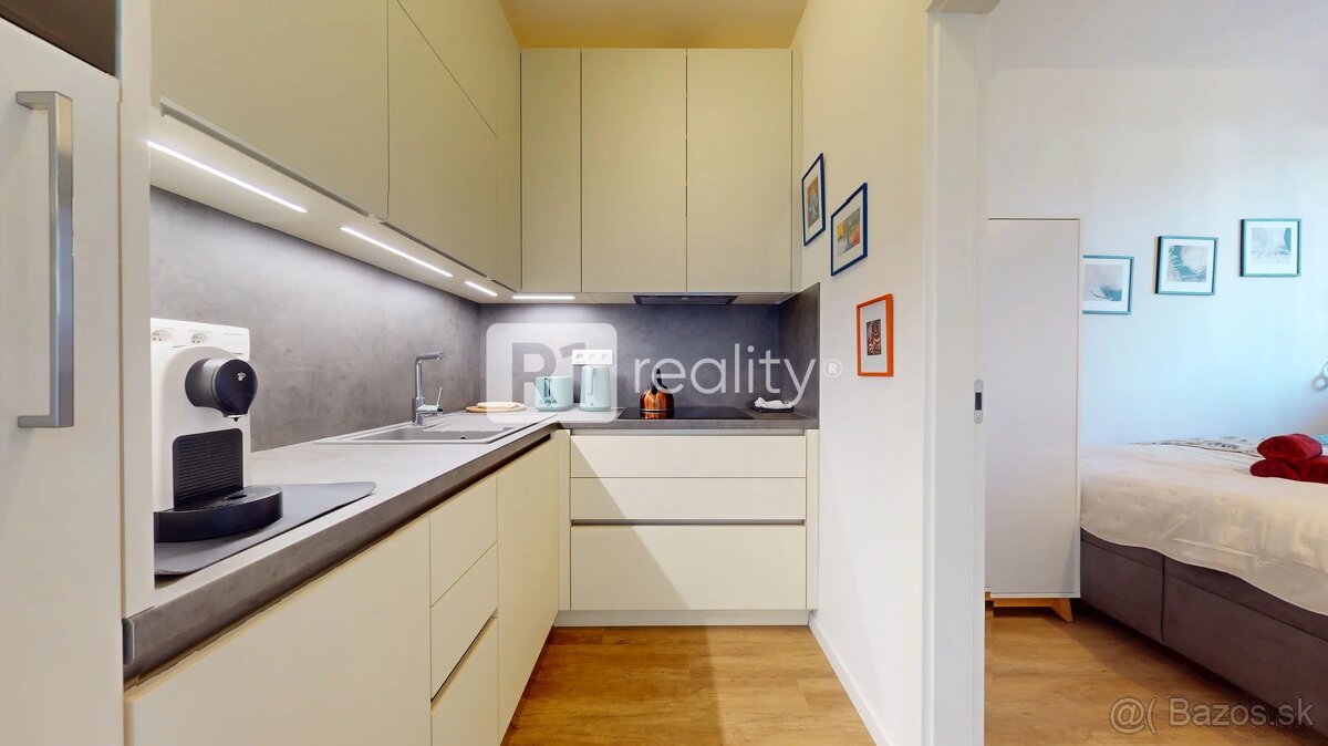 Na prenájom 2 izbový byt 45 m2 + terasa 15 m2 + 30 m2 predzá - 4