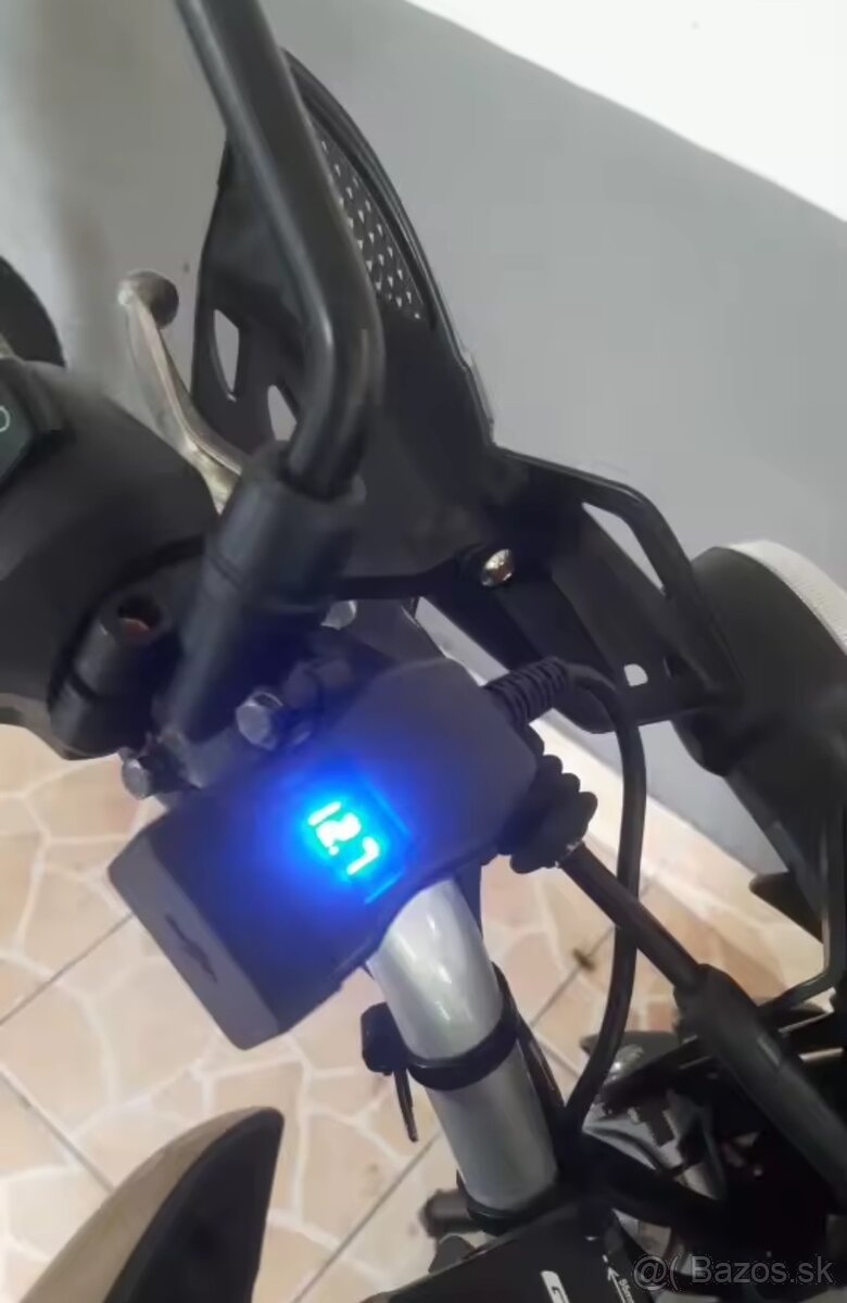 Zásuvka na motocykel - 4