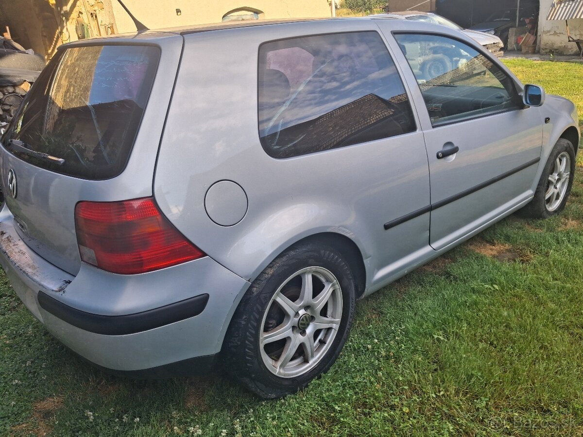 Rozpredám golf 4 trojdverak - 4