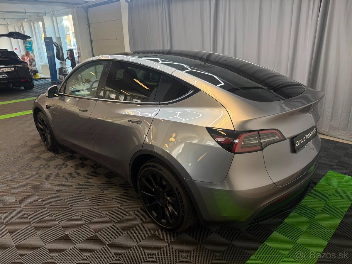 Tesla Model Y Long Range AWD 2023 – Silver - 4