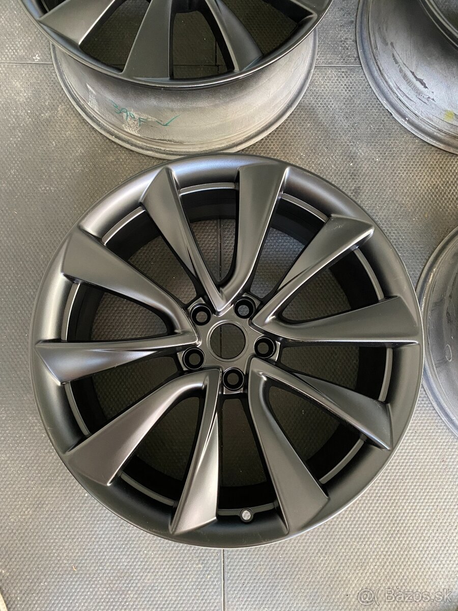 TESLA model 3 disky 20" - 4