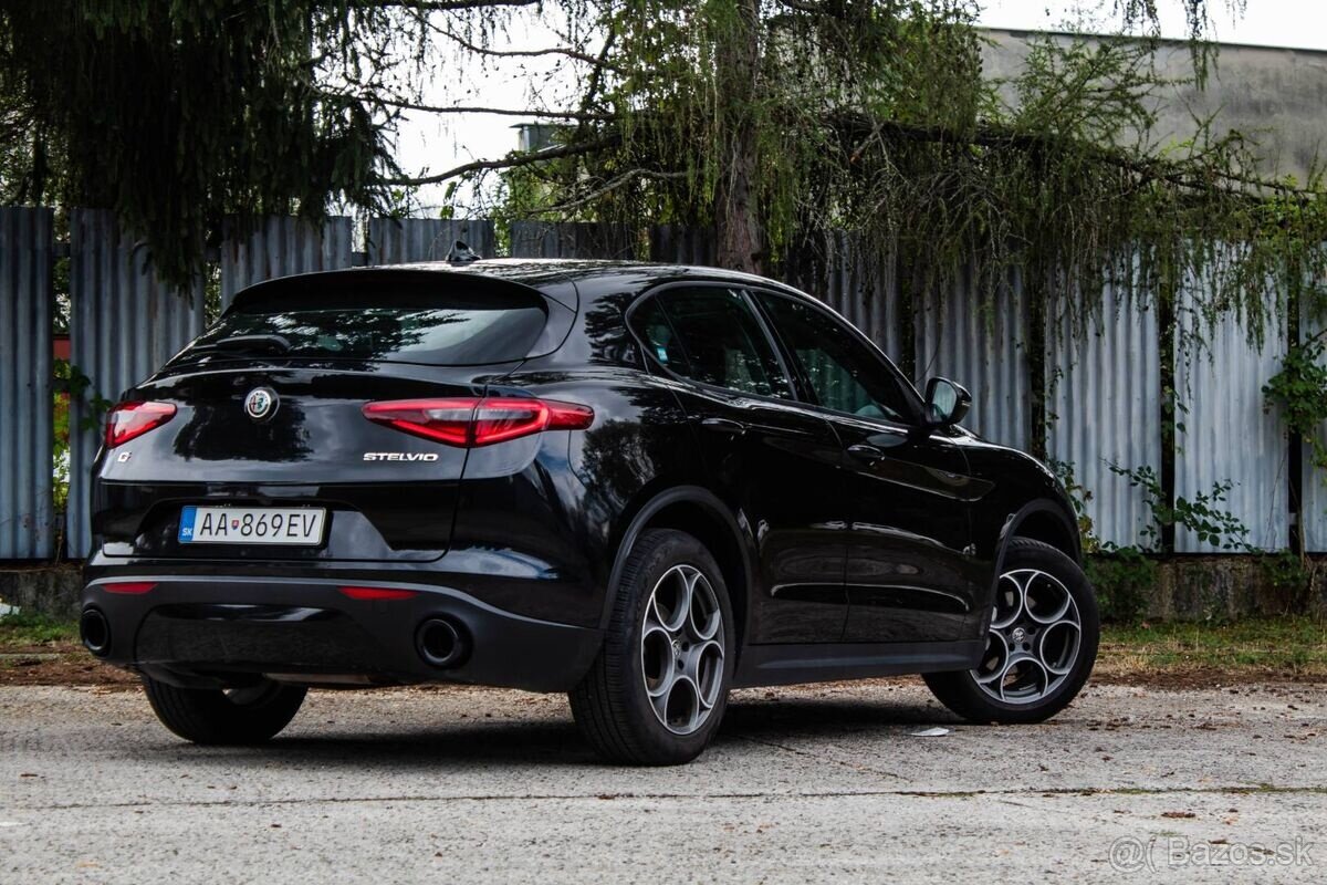 Alfa Romeo Stelvio Q4 - 4