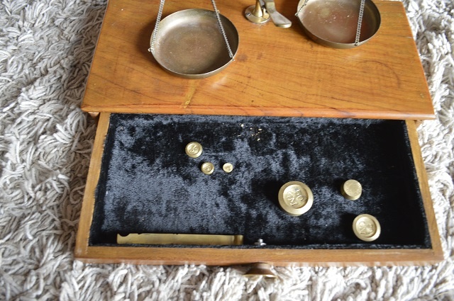 predam krasne starozitne lekarnicke vahy - 4