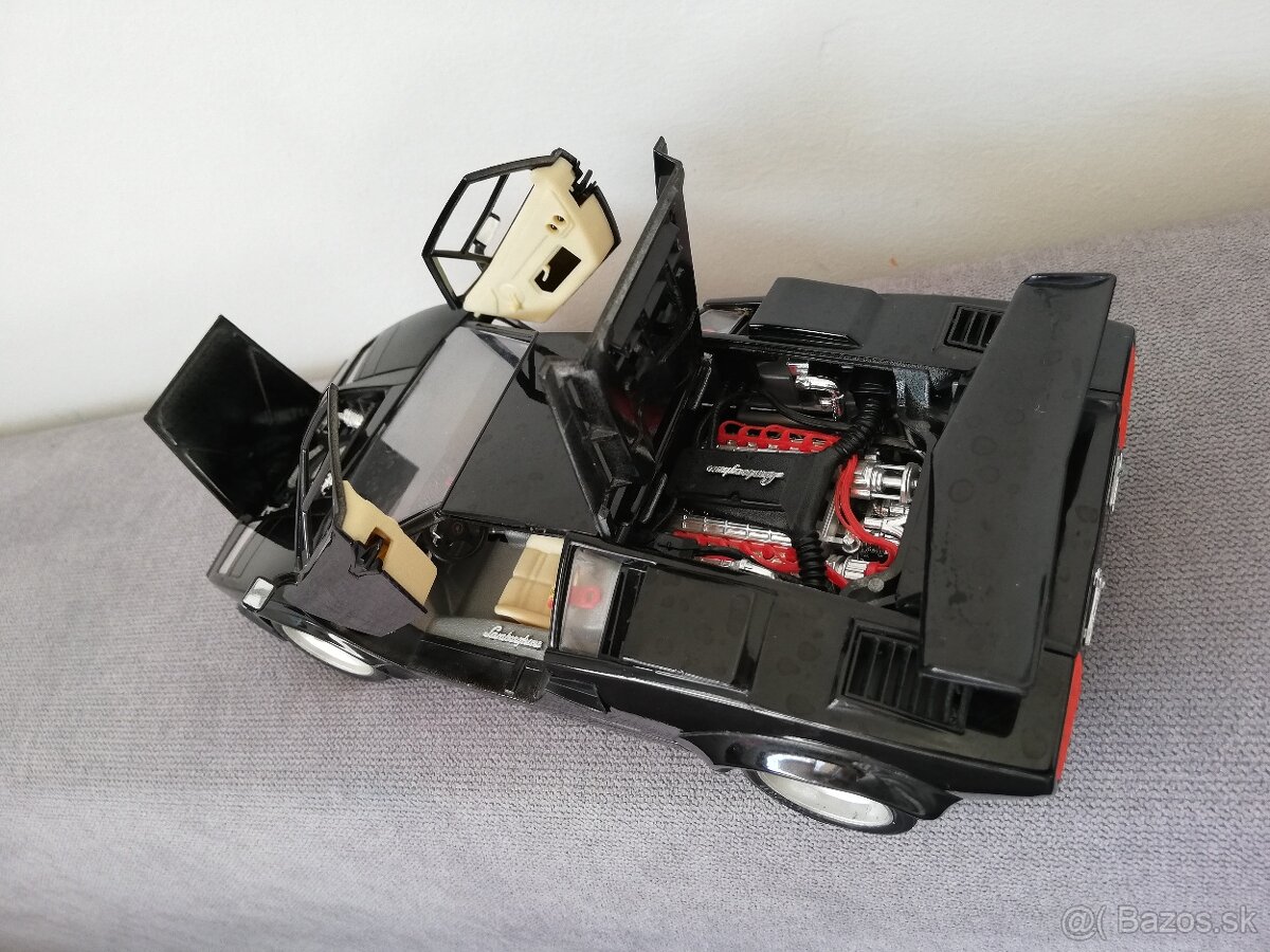 1:18 Lamborghini Conutach Bburago - 4