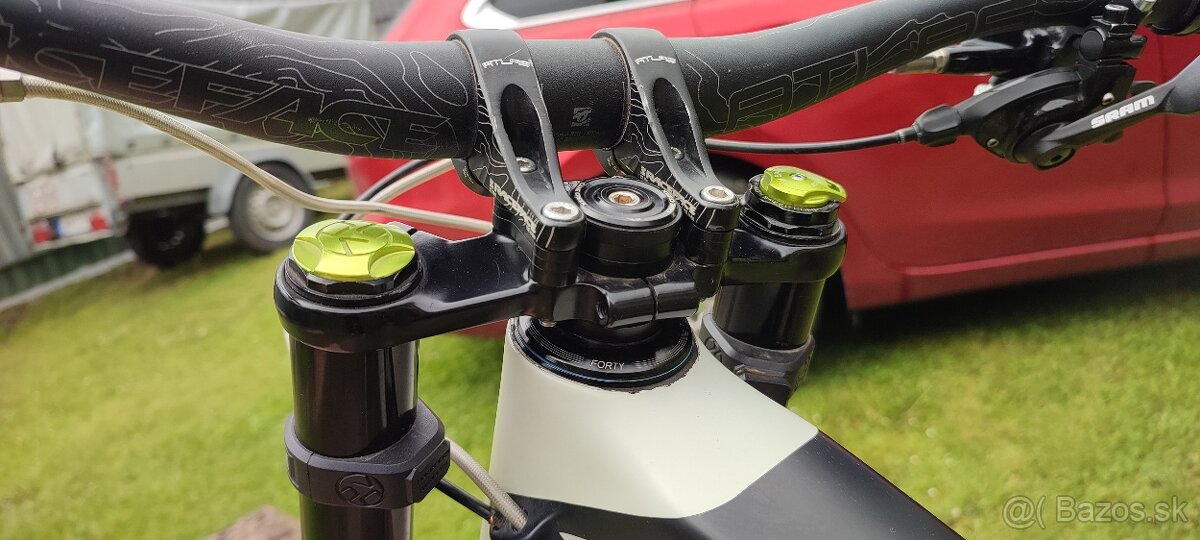 Bicykel YT Tues CF 2019 L 27,5" - 4