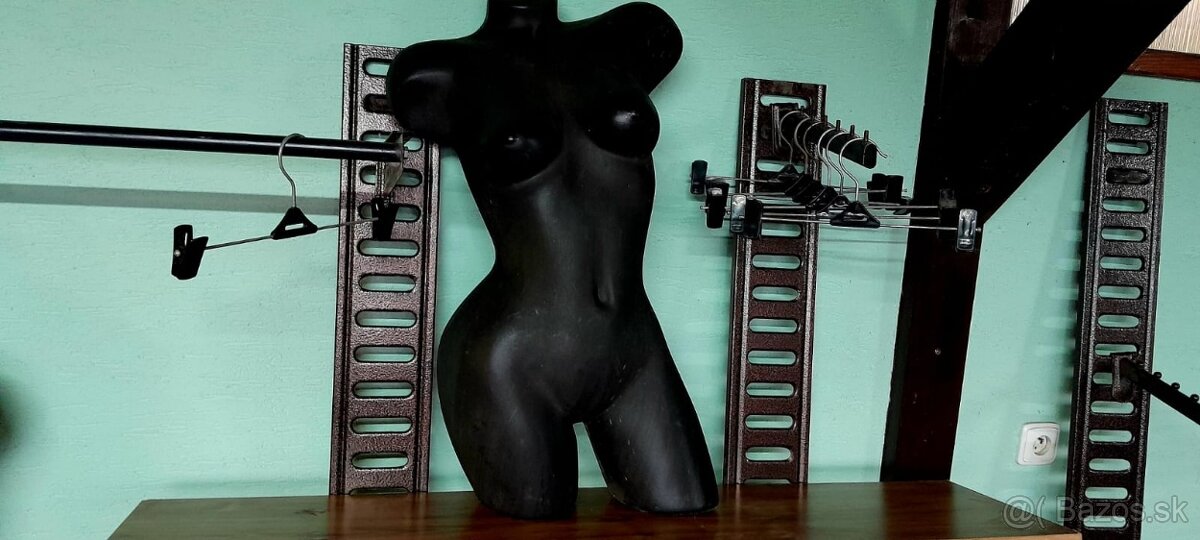 Zariadenie do predajne s textilom - 4