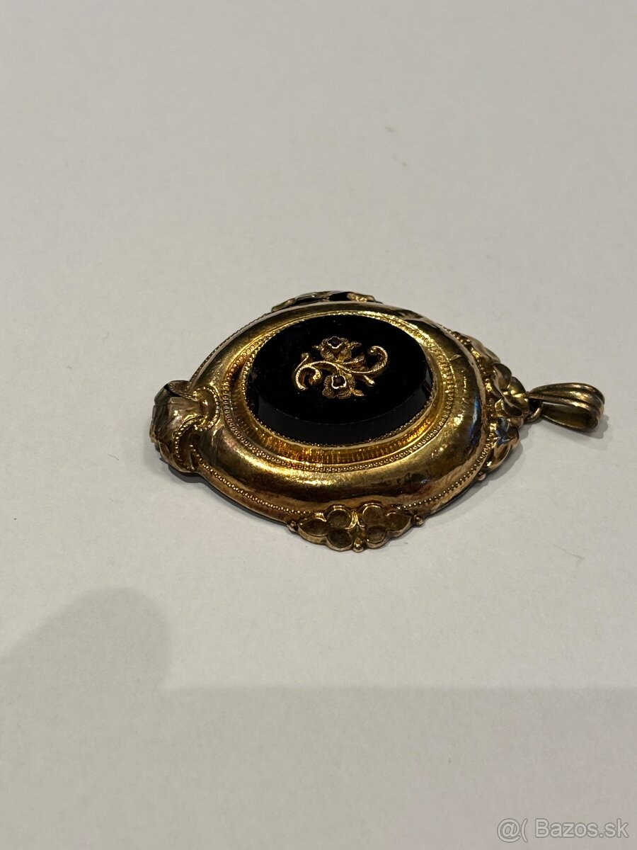 Zlatý prívesok - 4