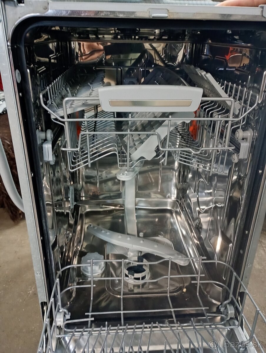 Predám umývačku riadu Hotpoint Ariston 45 - 4