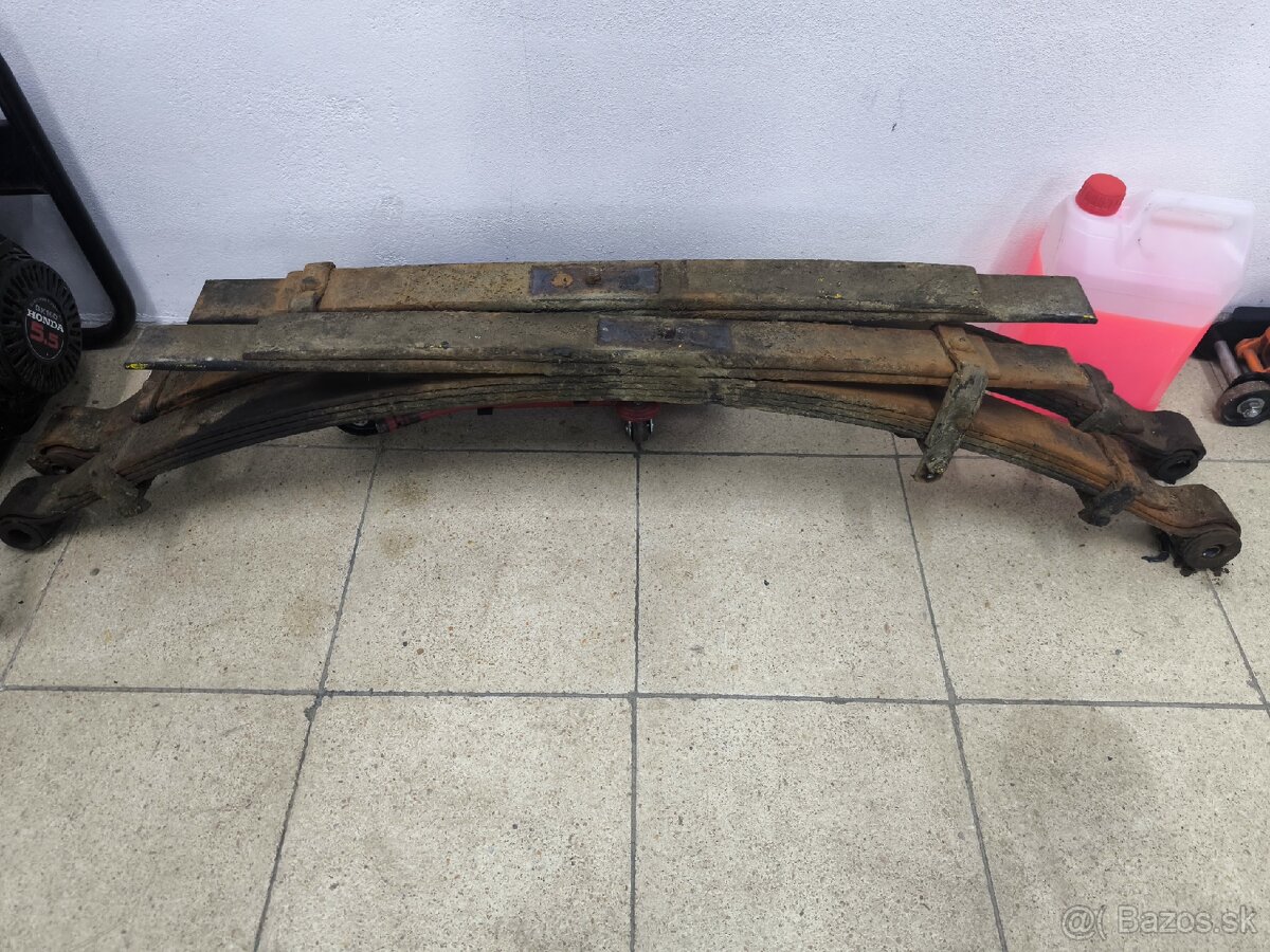 Toyota Hilux podvozková sada Ironmann a Old Man Emu - 4