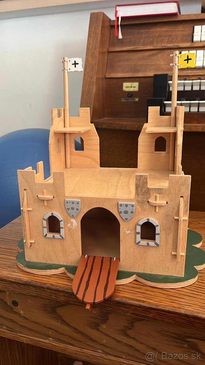 Drevený hrad s rytiermi, koňom a drakom - 4