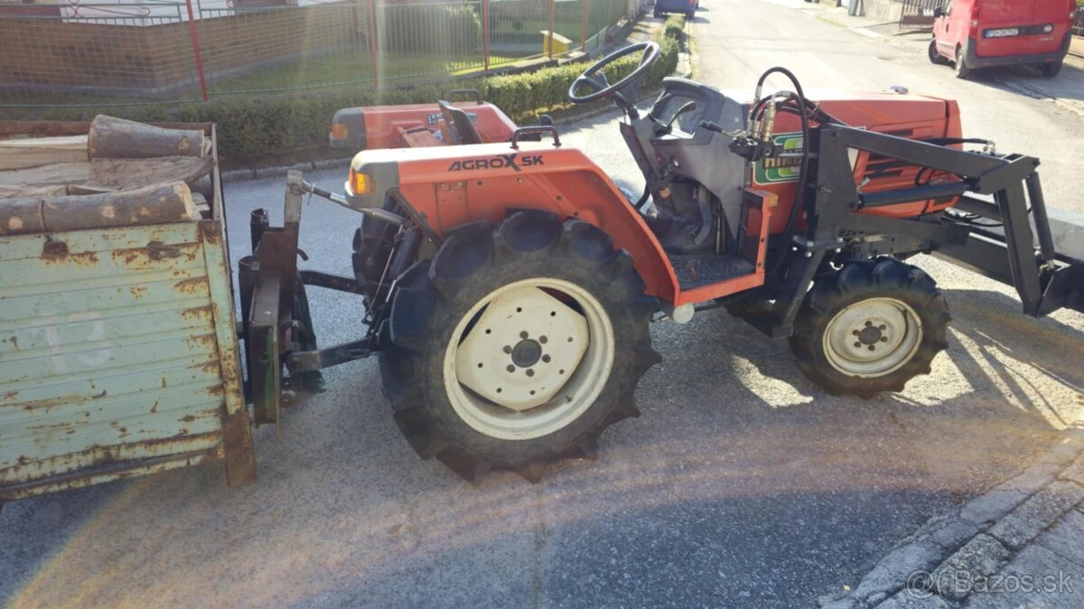 traktor Kubota - 4