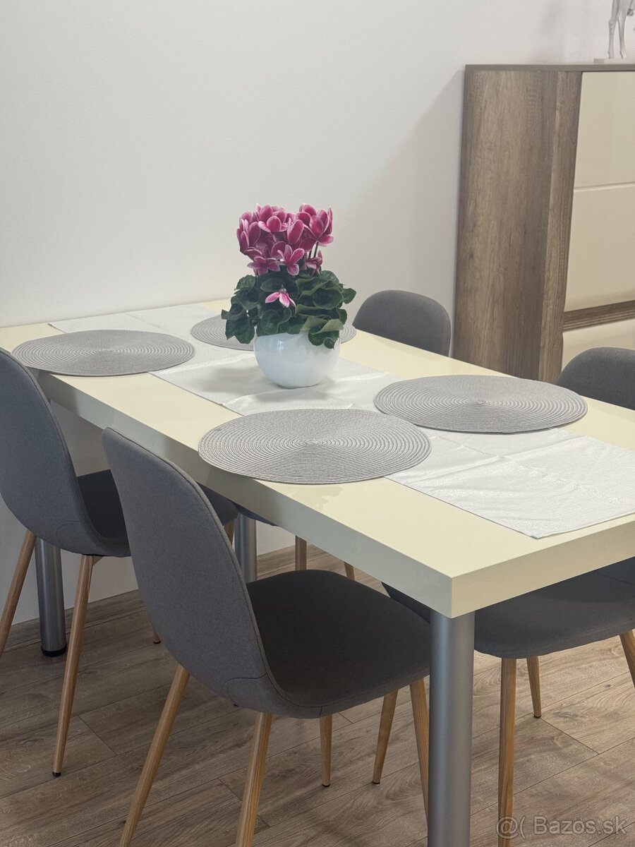 Ponúkame do prenájmu 3-izbovy byt s parkovacím miestom - 4