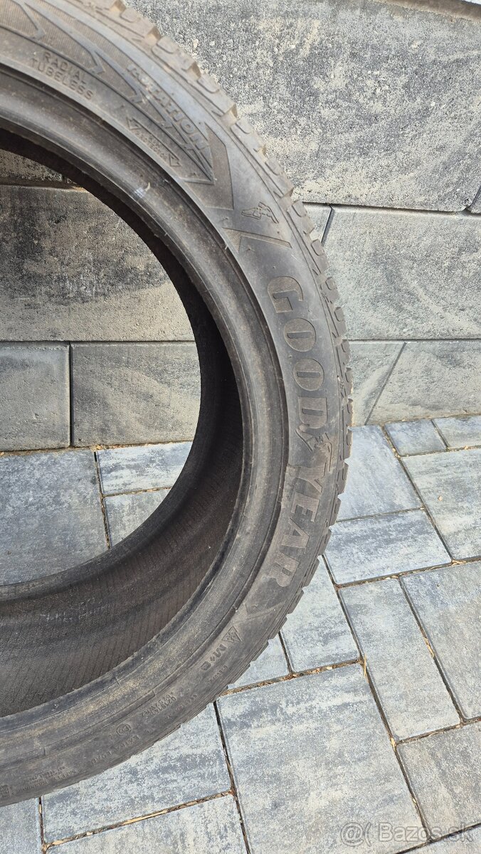 Good Year 235/45 r18 - 4