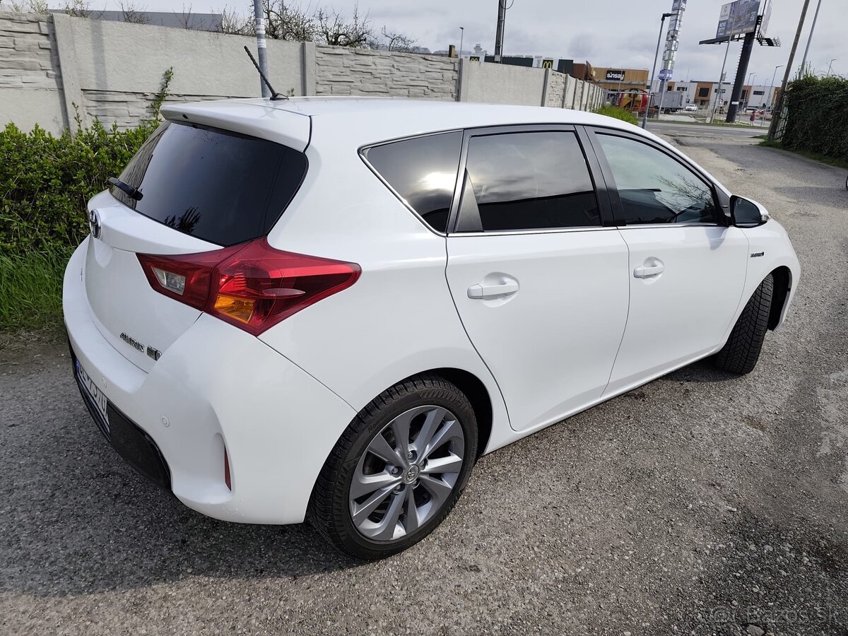 Toyota AURIS Hybrid - 4