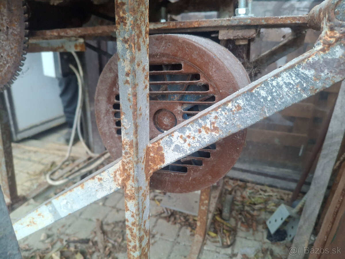 Stolová píla s hoblovačkou 1,5 kW - 4