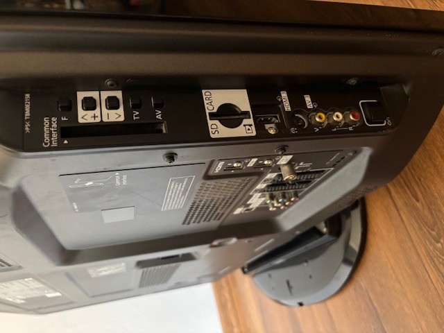 Predám TV Panasonic TX-P42X20E - 4