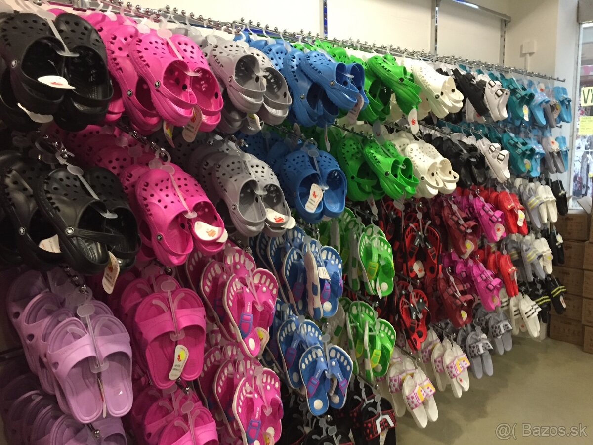 Predajný závesný systém do predajne (odevy, obuv) - 4