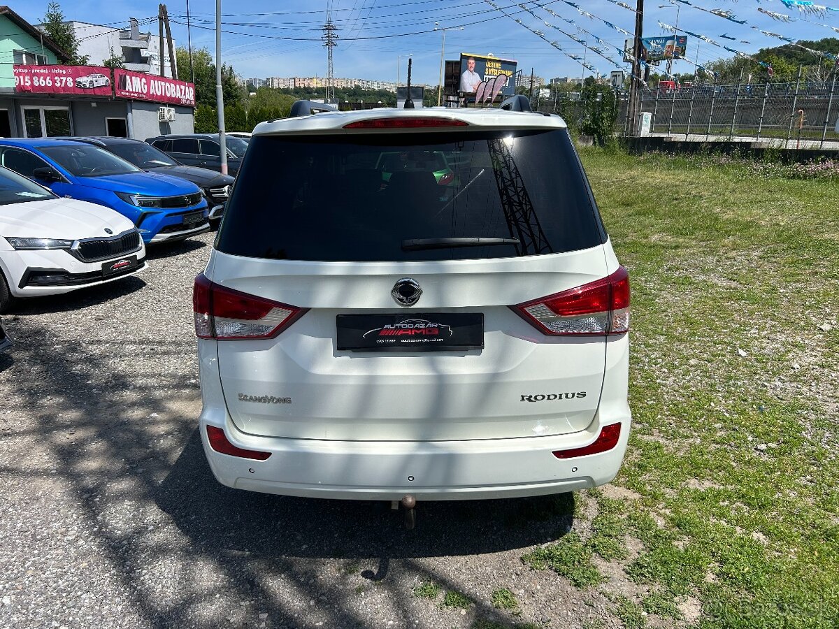SsangYong Rodius - 4